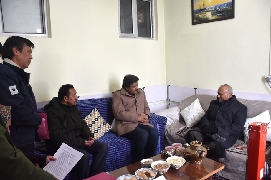 L-G discusses promotion of winter sports in Kargil