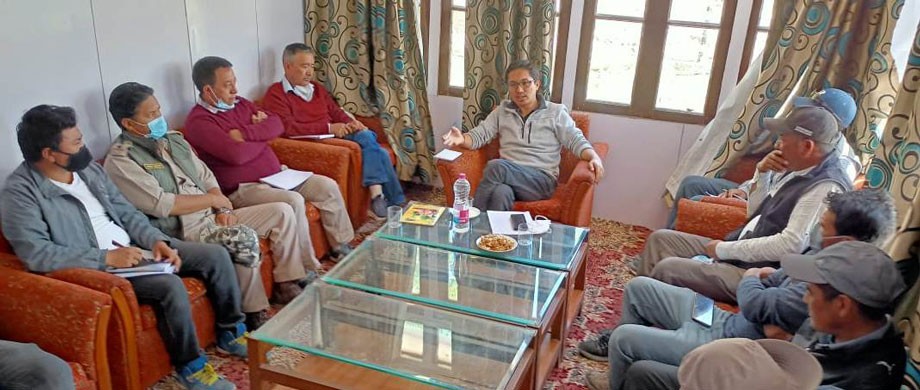 MP Ladakh chairs preparatory meeting of Zanskar Winter Sports and Tourism Festival, 2022