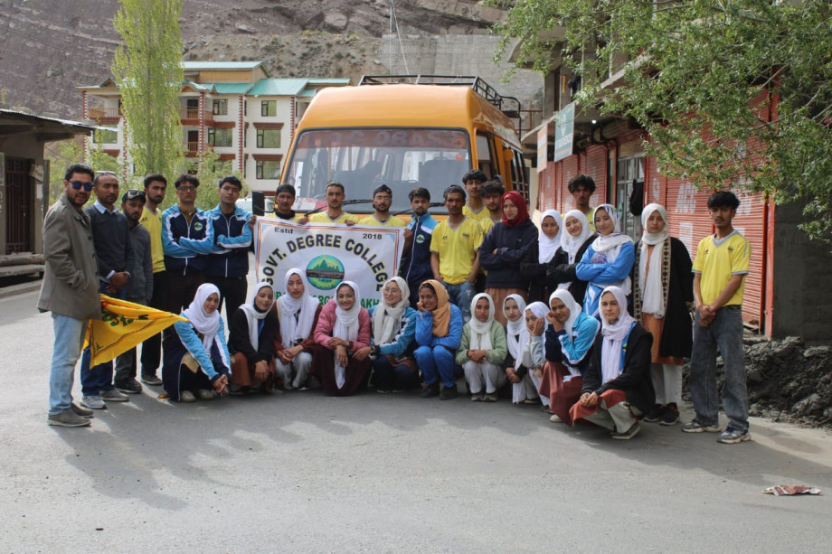 GDC Drass flags off Handball and Archery teams for Ladakh University sports meet