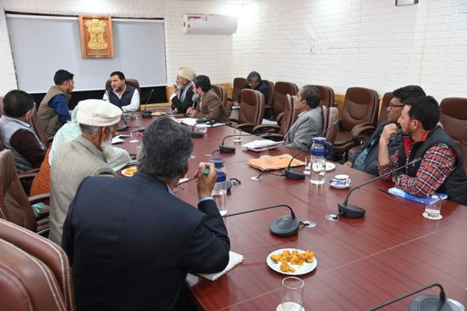 EC Naqvi chairs review meeting to construct new school building in Drass