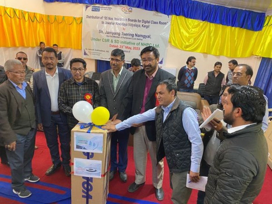  MP Ladakh distributes equipment to Jawahar Navodyaya Vidyalaya, Kargil