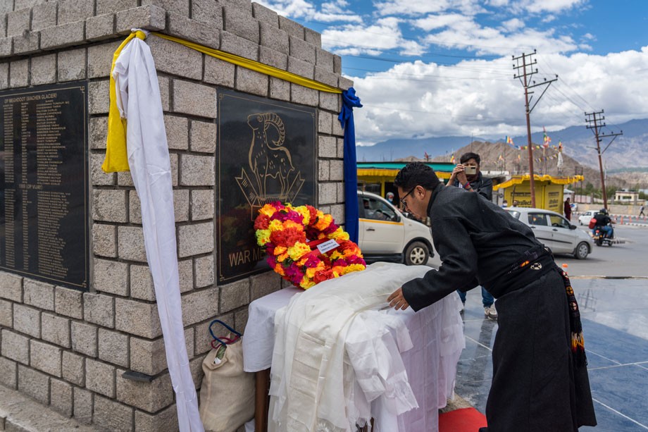 Kargil Vijay Diwas: Leh pays tributes to martyrs of Kargil war