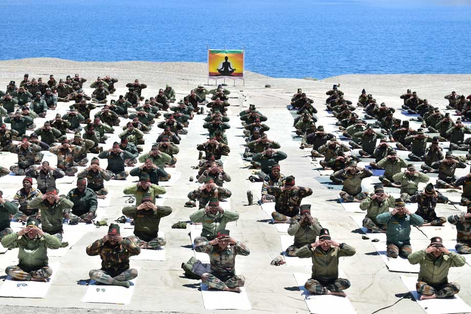 Army celebrates International yoga day at Pangong