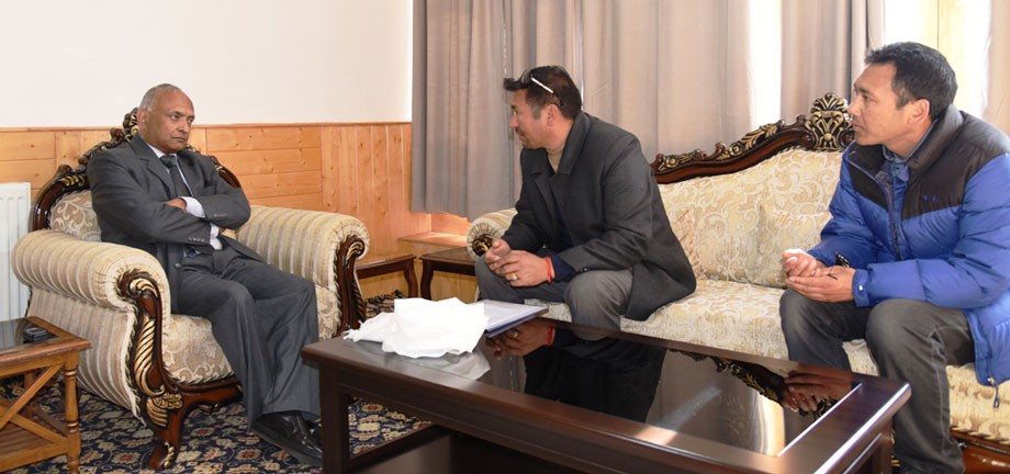 L-G chairs Chamber of Industries meet in Leh