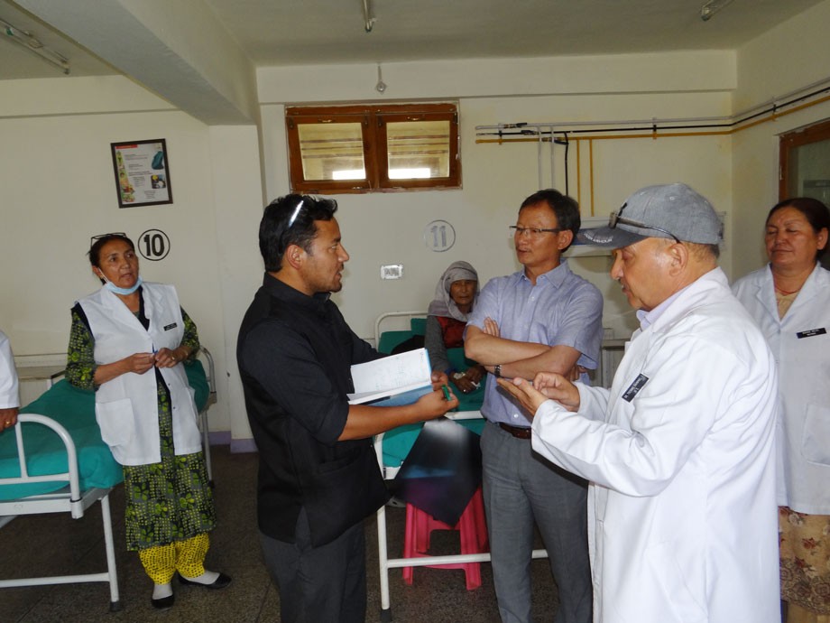 Deputy Chairman, Leh inspects SNM hospital
