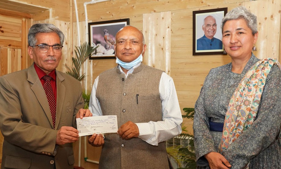 LG Mathur discusses creation of UOL’s endowment fund