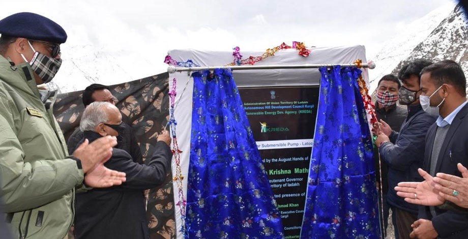 L-G, Mathur inaugurates solar submersible carbon-neutral pump at Latoo, Kargil 