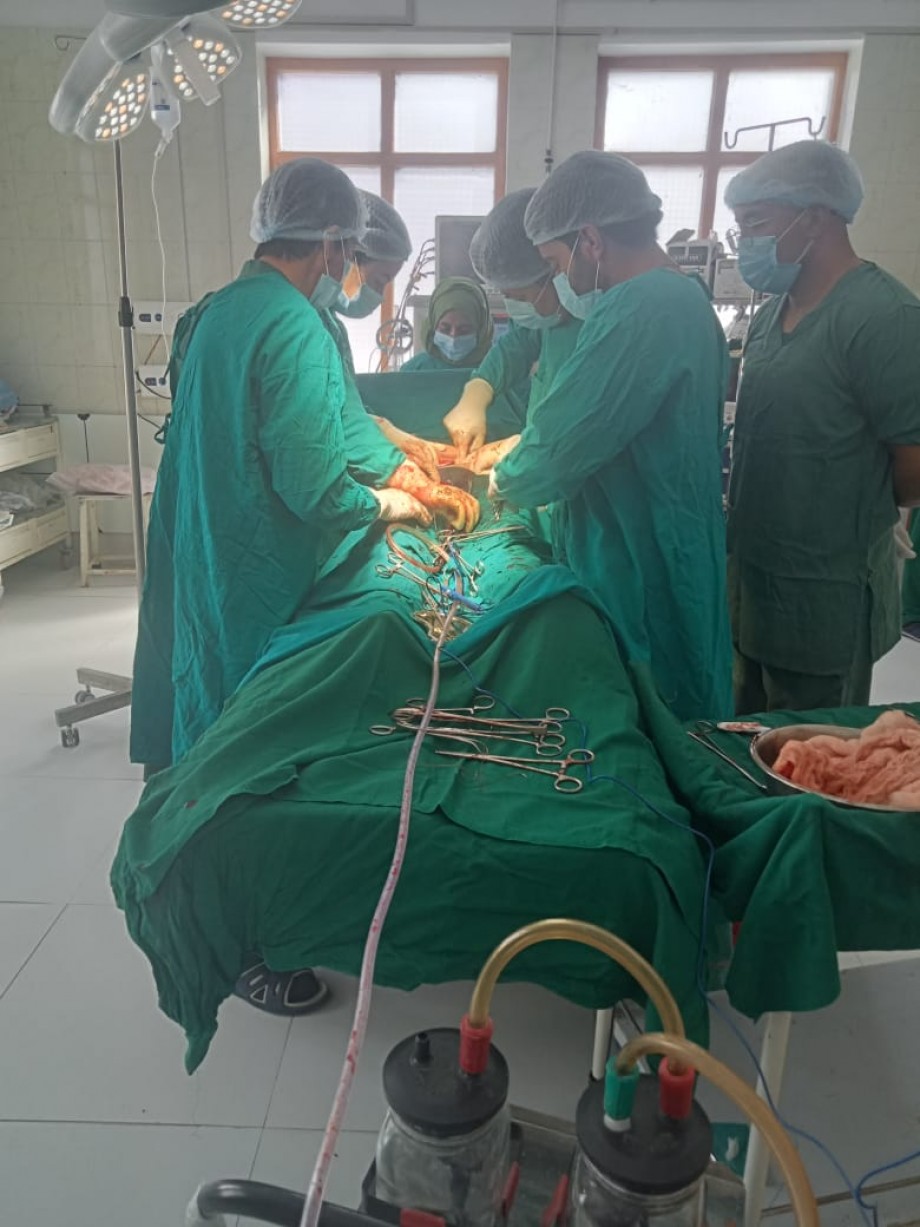 Dr. Nasreen Fatima performs elective lower segment cesarean section at CHC Sankoo