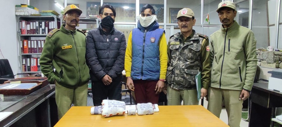 Two drug peddlers with 584grams of charas in Leh