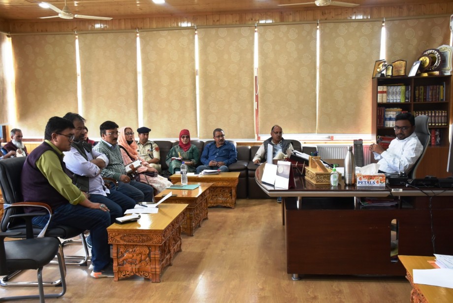 DC, Kargil, chairs meeting regarding Swachhata hi Seve program