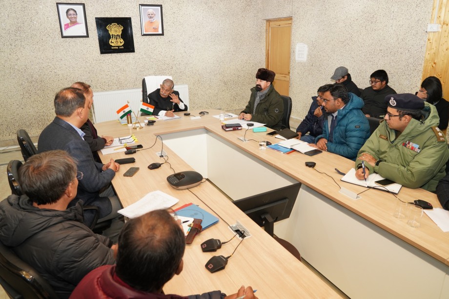 CEC, Kargil, discusses various issues with L-G