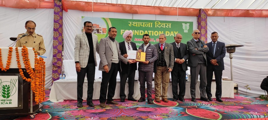 Mohd Shabeer from Kargil receives Innovative Farmer Award 