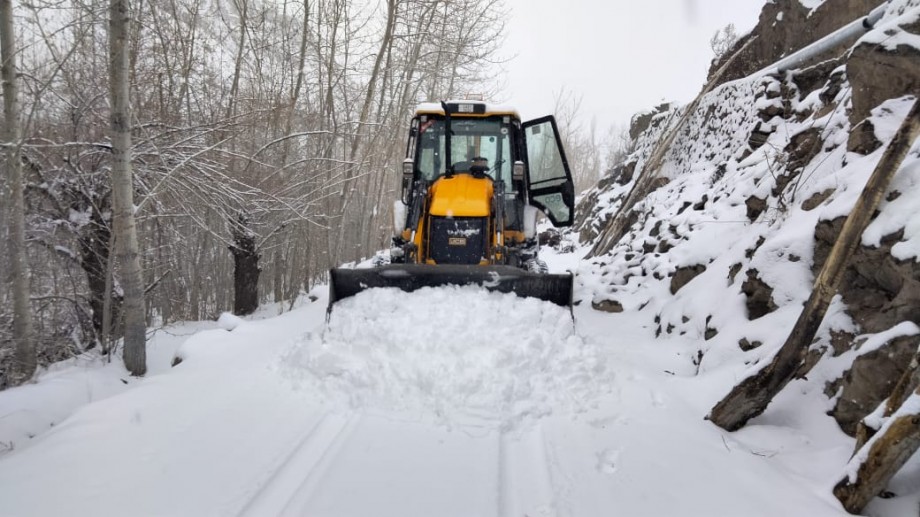 District Administration in Kargil launches snow clearance operations for uninterrupted connectivity