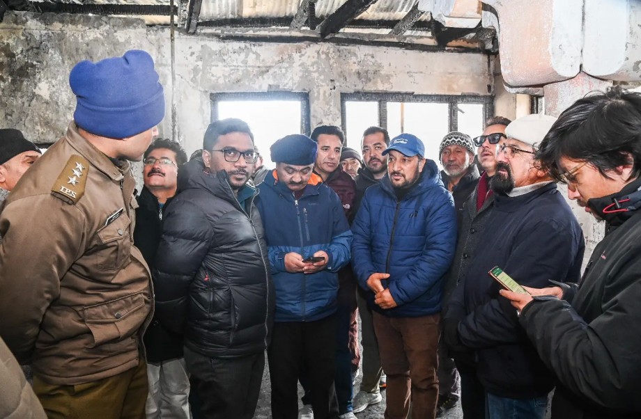 CEC Dr Jaffer and DC Shrikant visit fire-affected site of Balti Bazar Masjid, commercial shop