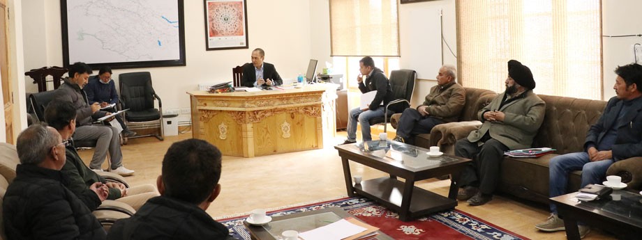 Meeting held to mitigate dog menace in Leh