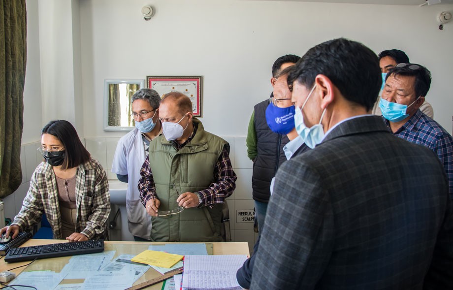 Principal Secretary inspects SNM hospital, Leh