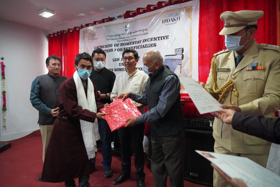 LG launches homestay incentive items for beneficiaries of Leh 