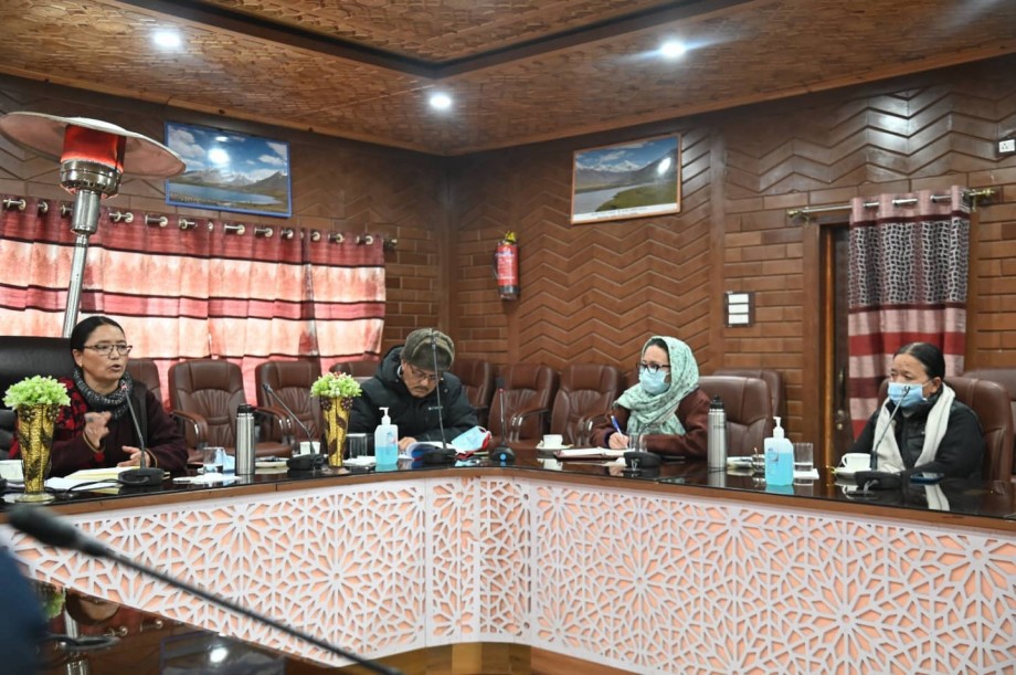 Member, National Commission for Minorities meets religious organisations in Kargil