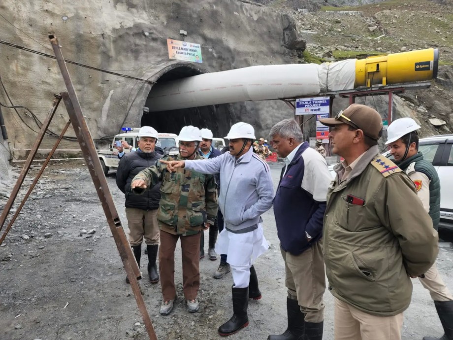 MoS Ajay Kumar Mishra visits Zojila tunnel eastern portal, reviews work progress