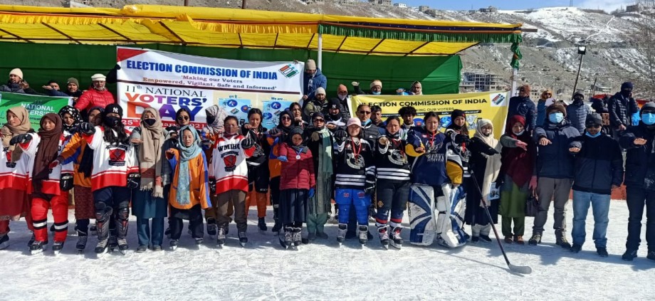 Kargil celebrates National Voter’s Day with patriotic fervor 