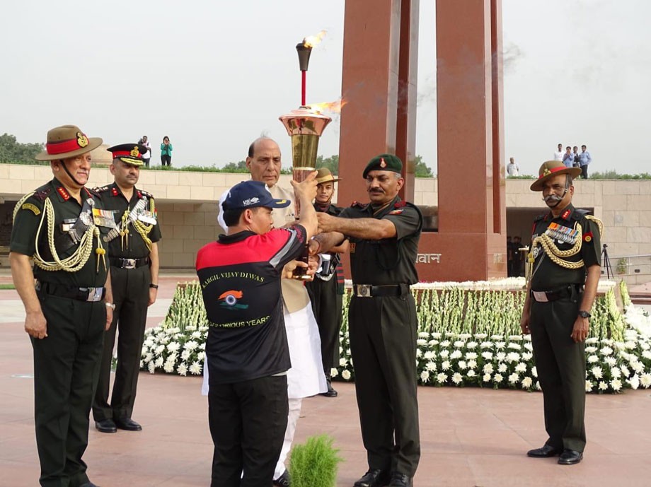 Defence Minister lights 'Victory Flame' to mark 20 years of Kargil Vijay Diwas