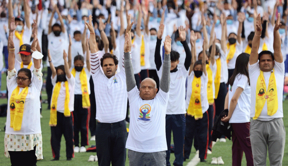 More than 2000 people take part in International Day of Yoga celebrations in Leh