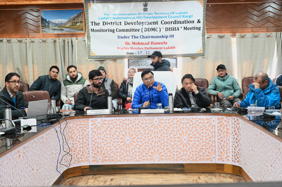 MP Haneefa Jan chairs DISHA meeting in Kargil, emphasizes timely implementation and public welfare