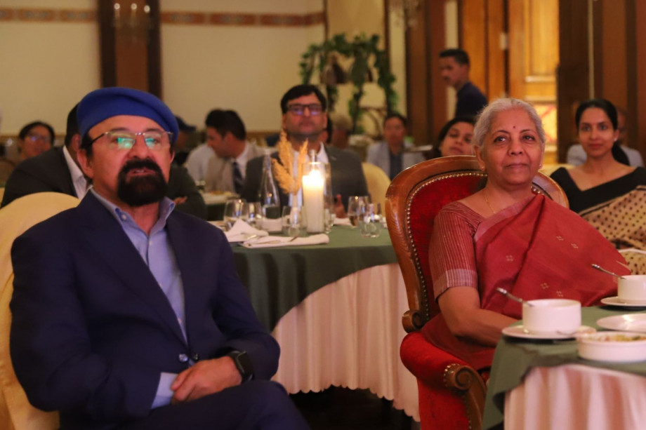 CEC Dr. Jaffer Akhoon submits key development demands to Finance Minister in Leh