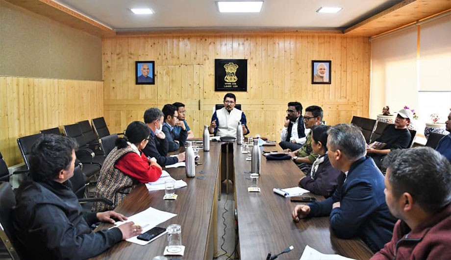 CEC reviews issues related to tourism sector in Leh