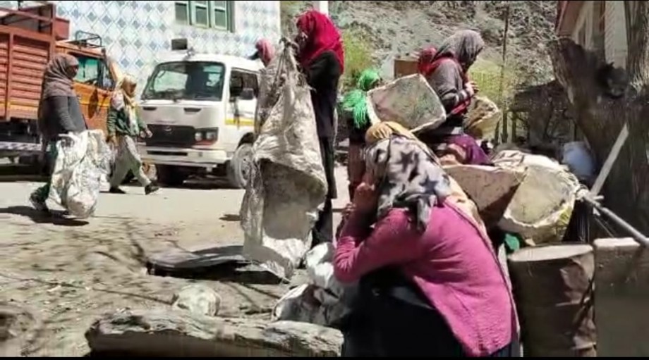 Swachhta awareness drive held at Goma Minjee, Kargil