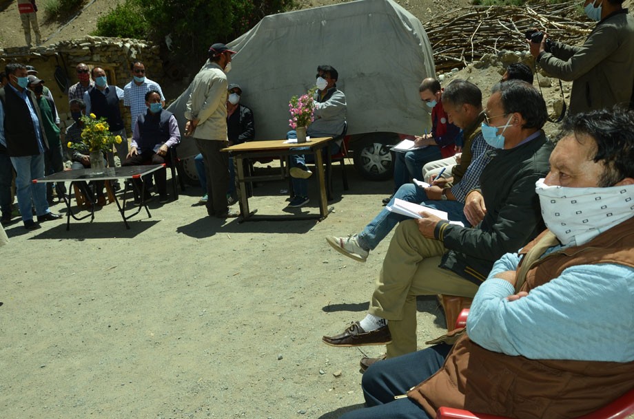 Feroz Khan assesses developmental needs in Hunderman village