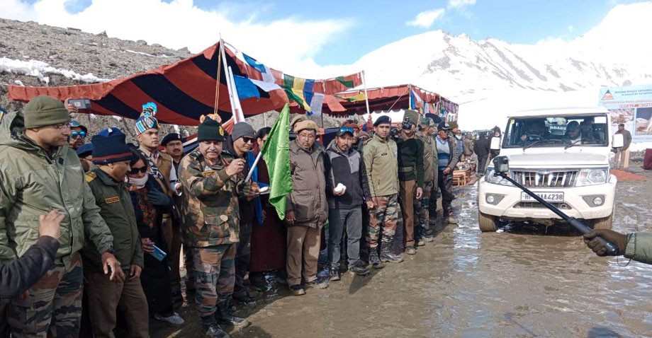 Shingkula pass reopens for vehicular movement