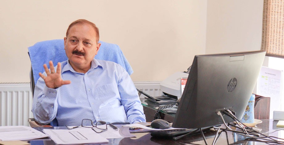 Principal Secretary reviews implementation of flagship schemes in Ladakh