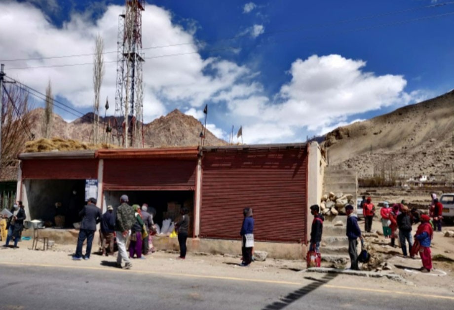 Free ration distributed to labourers in villages of Leh district