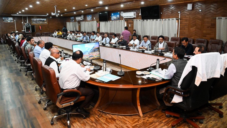 CEC and Councillors urge for non-lapsable LAHDC fund in meeting with Fifth Finance Commission