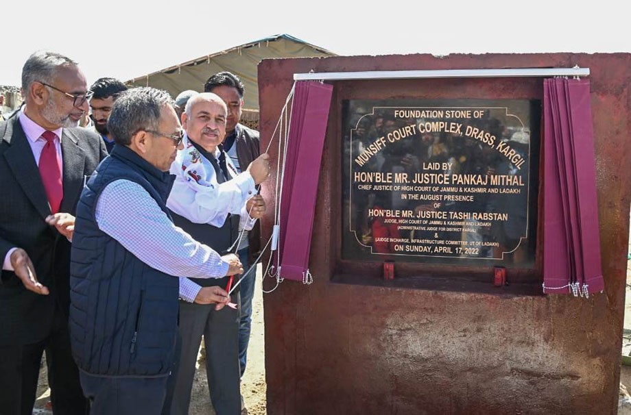 Justice Pankaj Mithal lays foundation stone of Munsiff Court Complex, Drass