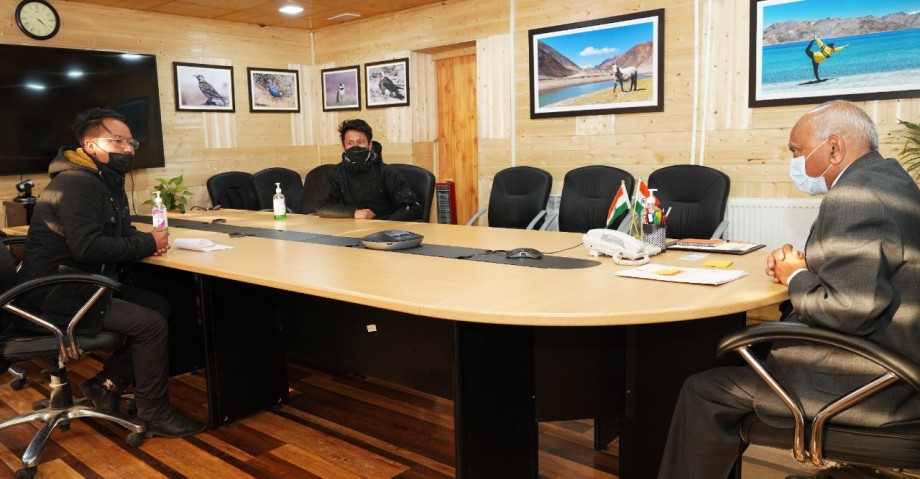 Student delegation from University of Ladakh meets L-G Mathur