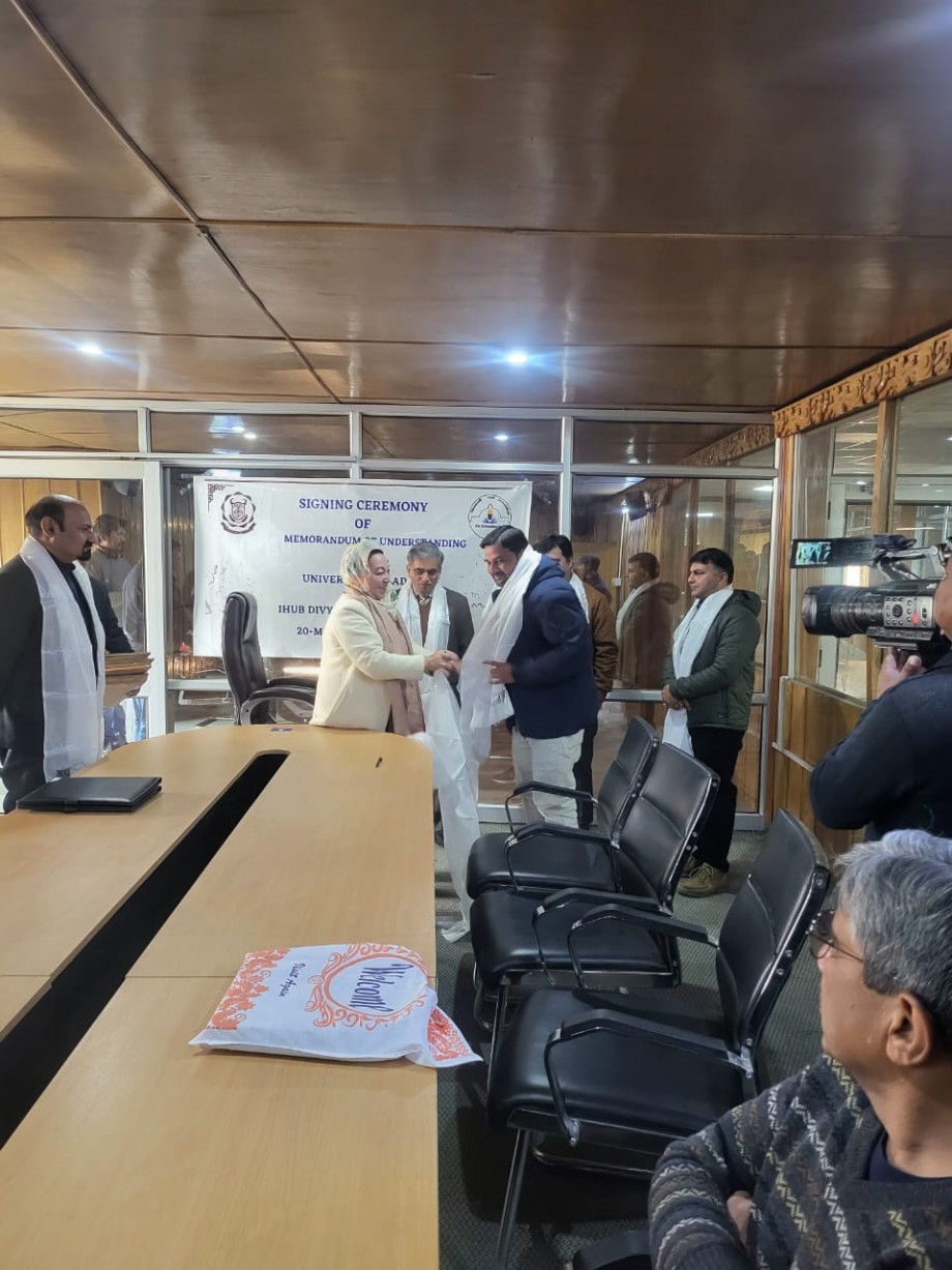 Ladakh University signs MoU with IIT Roorkee