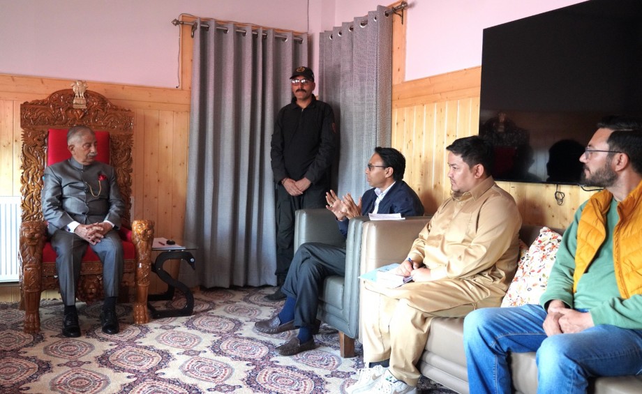 MP Ladakh Mohmad Haneefa meets Lt Governor BD Mishra,  discusses key regional issues